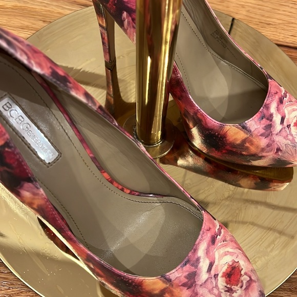 BCBG Floral Pumps - Picture 3 of 7